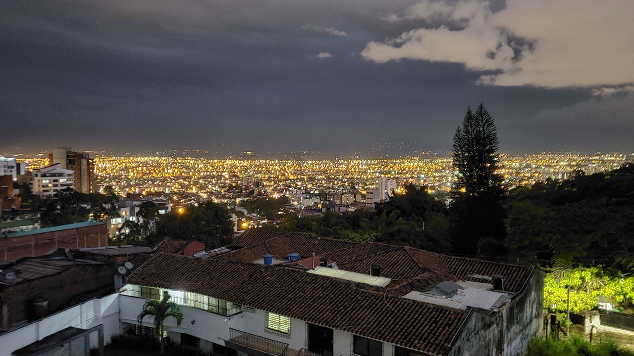 Personas conectando en Medellin